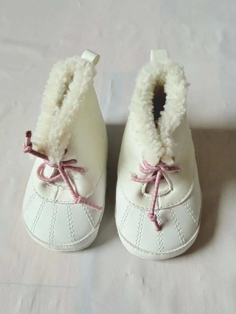 Carter's boots White faux leather faux sherpa lining pink laces Baby girl 0-3m